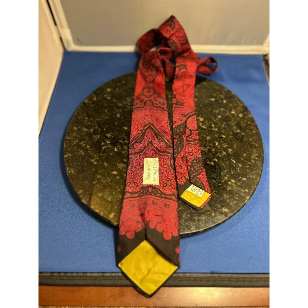 Broadstairs by Damon Men's Tie Red Black Paisley‎ Silk Classic Length